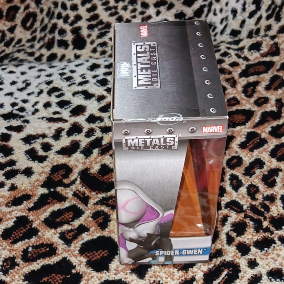 Spiderman M255 spider Gwen cast figure - Picture 5 of 8